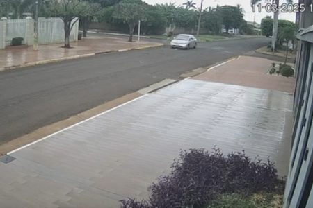 ASSISTA: Carro atropela criança em patinete elétrico em cidade de MS