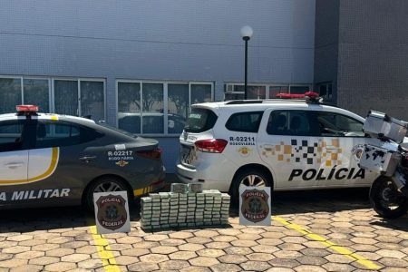 Em motos de luxo, dois são presos com quase 100 quilos de cocaína