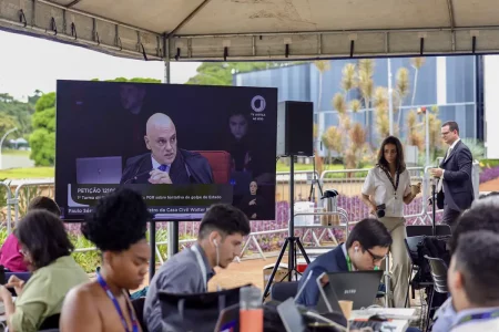 STF retoma julgamento sobre denúncia de Bolsonaro por trama golpista