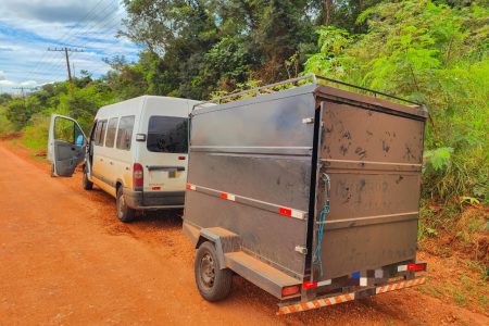 Van roubada é encontrada abandonada em Ponta Porã