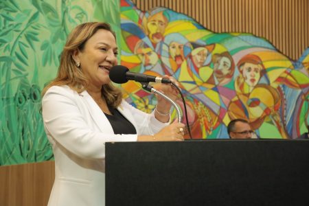 Vereadora Anny Espínola solicita recapeamento das ruas do São João