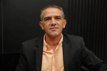 Vanderlei Avelino solicita recapeamento no Santa Isabel e sinalização no bairro São Domingos