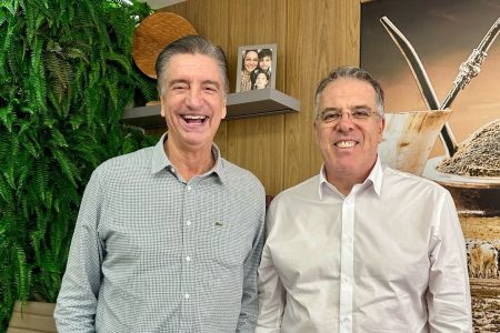 Eduardo Campos e Dagoberto discutem possível fusão do PSDB com Republicanos