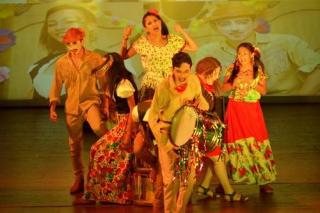 Curso Teatro em Cena promove formação artística com foco na criatividade, expressão e inclusão
