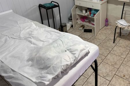 Esteticista é presa por exercício ilegal da medicina em MS