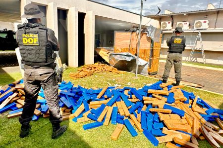 ASSISTA: Polícia apreende carga de droga em câmaras frias com destino a São Paulo
