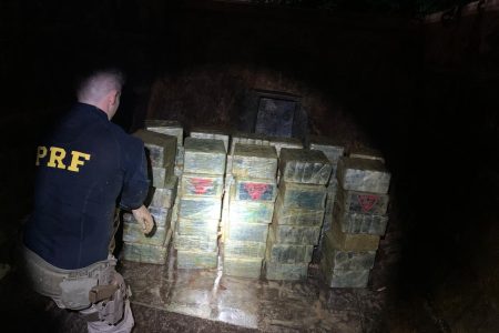 Cocaína apreendida em carreta pesou 360 quilos; motorista foi identificado
