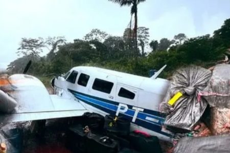 Piloto foge e abandona avião com meia tonelada de cocaína