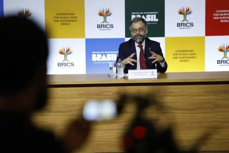 Tarifaço e fundo ambiental são prioridades de chanceleres do Brics