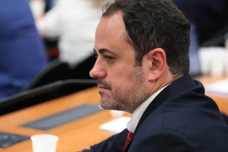 Relator da CCJ nega recurso de Glauber contra cassação de mandato