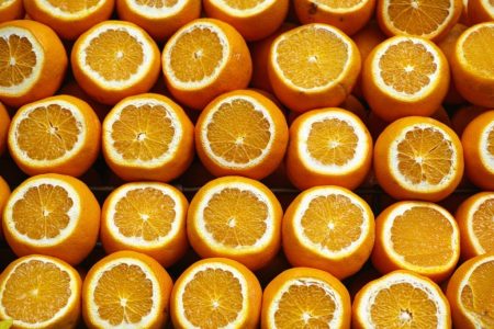 Laranja sofre desvalorização frente a baixa no consumo e grande estoque