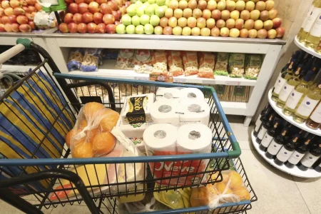 Prévia da inflação de abril fica em 0,43%, puxada pelos alimentos