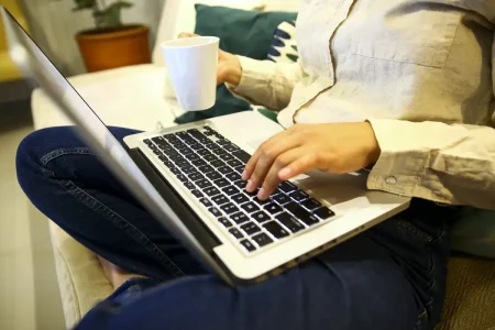 Golpes no Dia das Mães: Veja como se proteger nas compras online