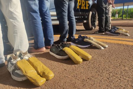 PRF apreende cocaína escondida em sapatos em Terenos