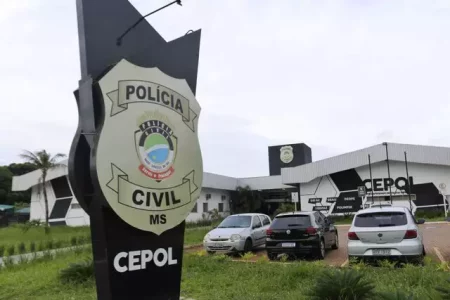 Motorista tem carro roubado após ser obrigado por assaltantes a dirigir