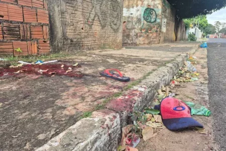 Jovem é executado com 12 tiros em frente de casa