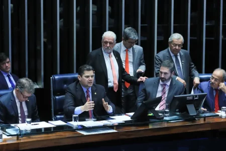 Senado aprova PEC que inclui guarda municipal na segurança pública