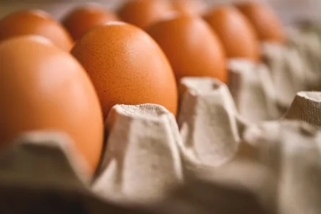 Ovos: preço médio mensal atinge menor patamar desde começo do ano