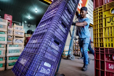 Rendimento médio dos brasileiros chega a R$ 3.057, recorde desde 2012