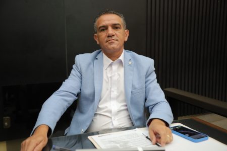 Vanderlei Avelino solicita limpeza urgente no Grande Marambaia e redutor de velocidade no Jardim Estoril