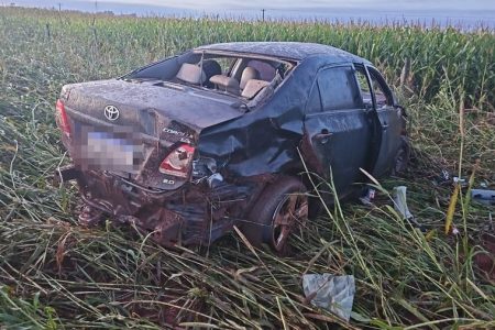 Mulher morre após capotamento na BR-376