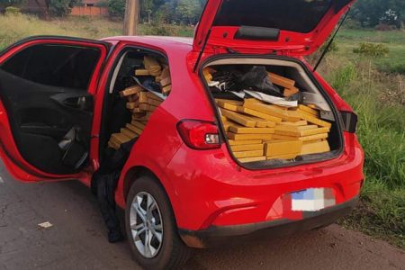 PRF apreende 674 quilos de maconha e recupera veículo em Miranda