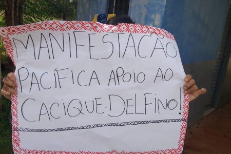 Indígenas protestam na MS-156 e exigem liberdade de lideranças presas em operação da PF