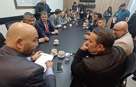 Prefeito em exercício visita Câmara e enfatiza união e parceria em prol de Ponta Porã
