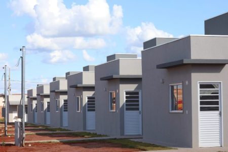 Política habitacional é impulsionada por Governo e Agehab e chega a milhares de famílias