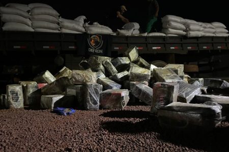 Defron apreende 3t de maconha em caminhão abandonado em Ponta Porã