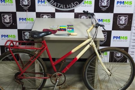 Rapaz é preso após assaltar mulher que saía do trabalho