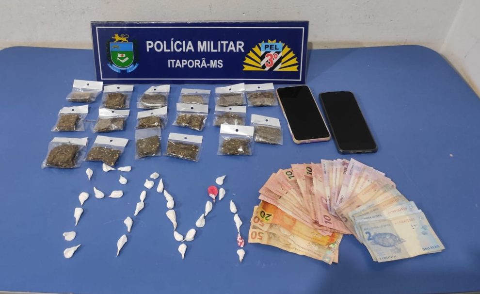 Porções de droga e dinheiro apreendidas com o autor; Fotos: Divulgação/PM