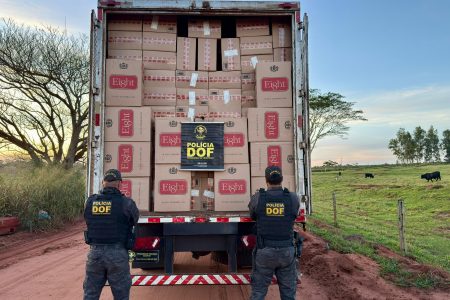 Caminhoneiro é preso com 30 mil pacotes de cigarros contrabandeados