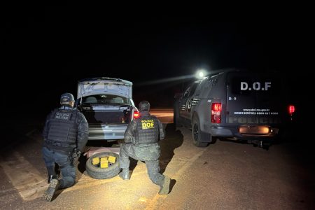 Mulher é presa com cocaína no estepe