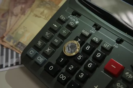 Atividade econômica brasileira cresce 0,2% em abril