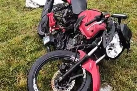Motociclista perde controle, bate em poste e morre em Itaporã