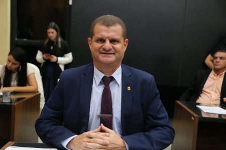Biro Biro cobra recapeamento em via estratégica e técnico de vôlei para projetos do Conviver