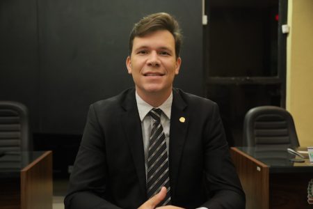 Gabriel Arce propõe construção de calçadas em ruas pavimentadas de Nova Itamarati