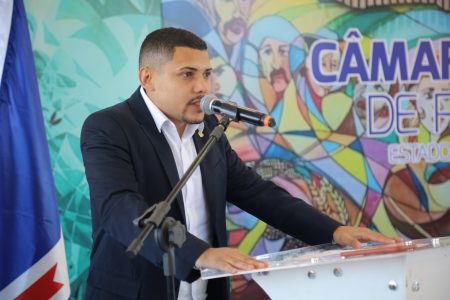 Leandro Bitencourt pede instalação de banheiros públicos na praça central de Nova Itamarati